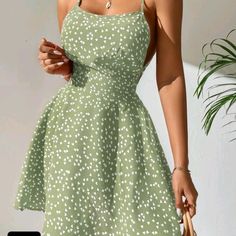 Cute Green Spring/Summer Dress Brand New Green Sundress, Short Sundress, Blazer Outfits Casual, Casual Sundress, Flowy Summer Dresses, Effortlessly Chic Outfits, Green Spring, Elegant Dresses For Women, Tiered Midi Dress