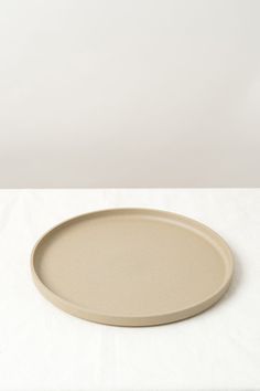 11" Plate on table Tableware Inspiration, Kitchen Dishware, Ceramic Plates Designs, Ceramic Dishware, Scandi Living, Elegant Plates, Japanese Plates, Pottery Inspo, Hasami Porcelain