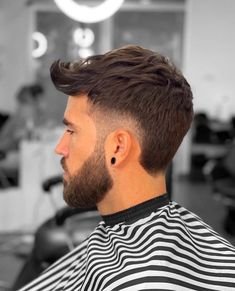 MC Barber Studio 💈, España. Mullet Hairstyle Mens With Beard, Mullet Haircut Short Hair, Mullet Mohawk Boys, Mullet For Short Hair, Faded Mullet Men, Burst Fade Mullet, Mens Haircuts Thick Hair, Faded Haircut