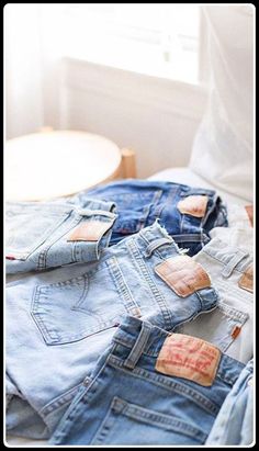 Discover genius jeans storage ideas to organize your wardrobe effortlessly! Maximize space and style with creative solutions for a clutter-free closet. Denim Photography, Thrift Store Outfits, Clothing Photography, Young Fashion, Urban Outfitters Women