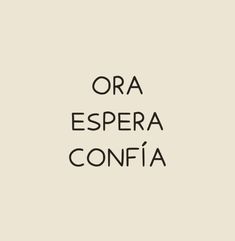 the words ora espera confia in black and white on a beige background