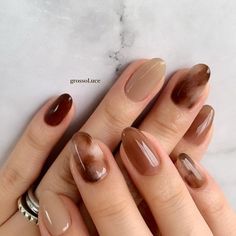 Builder Gel Nails Almond, Biege Brown Nails, Light Tortoise Shell Nails, Short Earthy Nails, Iced Coffee Nails, Cute Gel Nails For Fall, Calico Nails, Vintage Nails 1950s, Brown Jelly Nails