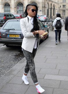 Blazer And Sneakers, Alexander Mcqueen Clutch, City Sneakers, Shaved Side Hairstyles, Sneakers Women, Fashion Killa, Street Styles, Her Style, Fashion Lover