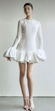 Dior Dress Elegant Classy, Classy Short Dresses, Look Older, Fashion Mistakes, Glam Dresses, Kochi, Mode Inspiration, Lookbook Outfits, Classy Dress