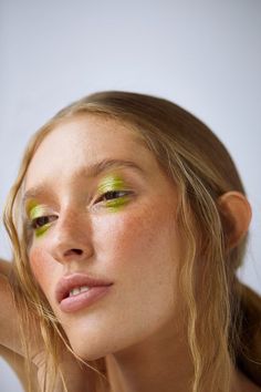 Summer Editorial Makeup, Soft Editorial Makeup, Natural Editorial Makeup, Simple Editorial Makeup, Natural Makeup Editorial, Editorial Makeup Looks, Colorful Editorial, Makeup 2000s, Makeup Dewy