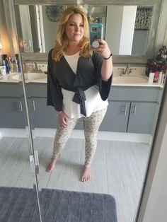 shopwithaliciab.com  This outfit is amazing! I'm wearing a medium kimono tie top, medium essential tank and medium moto jeggings😎 Moto Jeggings, Tie Top, Two Piece Pant Set