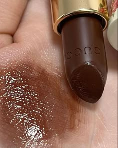 Brown Makeup Aesthetic, Brown Lipstick, Gloss Labial, Fancy Makeup, Makeup Obsession, Makeup Items, Makeup Essentials, Artistry Makeup