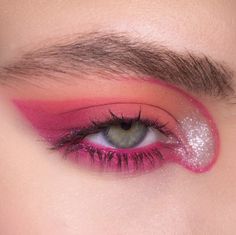 Revolution Eyeshadow, Creative Makeup Looks, Editorial Makeup, Makeup Goals, Makati, Eyeshadow Looks, Pretty Makeup, Creative Makeup, Artistry Makeup