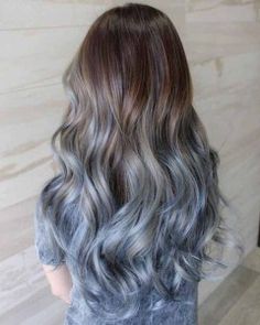 Discover the Hottest Hair Color Trends of the Moment Grey Hair Extensions, Grey Ombre Hair, Brown Ombre Hair, Hot Hair Colors, Ombre Hair Extensions, Balayage Blonde, Ombré Hair, Trendy Hair Color