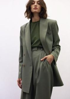 Woman In Suit, Chique Outfit, Mori Fashion, Chique Outfits, Green Suit, Woman Suit Fashion, Prom Outfits, Soft Summer, Mode Inspo