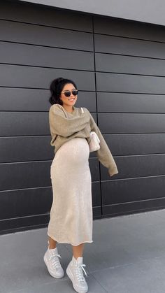 Maternity Street Style, A Pregnant Woman