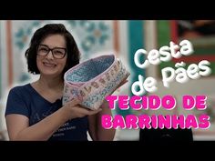 a woman holding up a pair of shoes in front of her face with the words cesta de paes tejo de barrinas