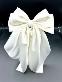 Big Silk Satin Double Bow hair clip. It is 80mm French Barrette hair clip. This beautiful vintage style bow clip is suitable for all ages. Best gift for any occasion! Beige Color Hair, Big Hair Bows, Bow Hair Clip, Double Bow, Bow Clip, French Barrette, Big Bow, Bow Hair, Big Bows