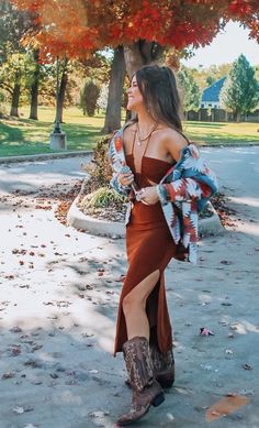 Western Wedding Guest Outfit Cowgirl Boots, Western Formal Outfits For Women Wedding, Dress With Cowboy Boots Mexican, Vaquero Prom Outfit, Jaripeo Dress Outfit, Vaquera Outfit Summer, Cowgirl Formal Outfits, Cowboy Formal Women, Cowboy Wedding Outfits For Women