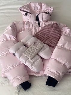 pink, coquette, coquette outfit, fits, outfit, winter outfit, puffer coat, aritzia, christmas, new year, pink pilates, pink pilates princess, aesthetic Pink Puffer Outfit, Super Puff Aritzia Outfit, Superpuff Aritzia, Super Puff Aritzia, Aritzia Aesthetic, Aritzia Puffer, Pink Pilates Princess Aesthetic, Aritzia Outfit, Pilates Princess Aesthetic