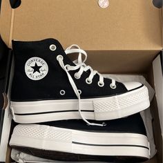 Black Platform Converse Never Worn Still In Box With Receipt Size 5 Converse Shoes Chunky, Black Converse Chunky, Plain Black Converse, Chunky Platform Converse, Converse Botita, Black Things Aesthetic, Shoes Aesthetic Women, Cute Platform Converse, Shoes Aesthetic Black