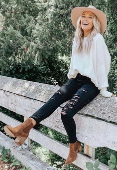 Solid Outfits For Women, October Photoshoot Outfits, Italy Aesthetic Fall Outfit, Fall Clothes For Women Sweaters & Cardigans, Fall Winter Date Night Outfits, Fall 2033 Fashion Trends, Fall County Fair Outfit, Fall Outfits Heel Boots, Grundy Outfits Plus Size