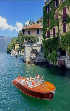 Travel world Motor Boat, Italy Summer, Como Italy, Voyage Europe, Dream Travel Destinations