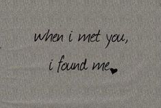 a piece of paper with the words when i met you, i found me