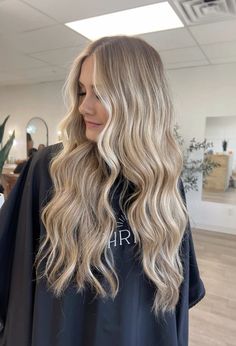 Lightest Blonde Highlights, Blonde Balyage 2024, Blonde But Not Too Blonde, Vanilla Blond Balayage, Hair Color Ideas For Brunettes With Extensions, Full Lowlights On Blonde Hair, Blonde Balayage Hair Extensions, Blonde Hair With Lowlights Extensions, Natural Blond Highlight