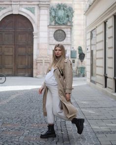 Dr. Martens , oversized trench coat mango, pregnant style, spring outfit, pregnant spring, marc jacobs snapshot bag Dr Martens Outfit Pregnant, Fall Outfits Pregnant, Outfit Pregnant, Big Coat, Marc Jacobs Snapshot Bag, Snapshot Bag, Martens Outfit, Dr Martens Outfit, Oversized Trench