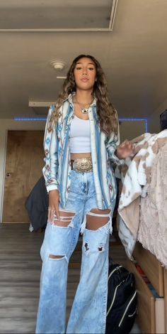 Western Hat Outfit Summer, Women Pearl Snap Outfit, Western Outfits Women Button Up, Rodeo Clothes For Women, Daily Western Outfits, Vintage Western Vest Outfit, Ashley Mcbryde Concert Outfits, Rodeo Outfits Jeans, Wyatt Flores Concert Outfit