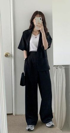 Outfits Japan, Pakaian Hipster, Mehandi Henna, Streetwear Japanese, Army Art, 00s Mode, Japanese Minimalist, Mode Ulzzang, Fashion Japanese