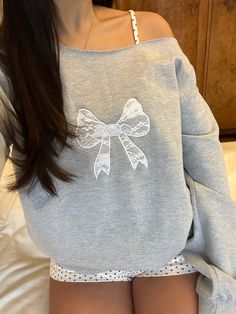 grey lace bow sweatshirt available in other sweatshirt and lace bow colours do not iron lace directly model wears size small with cut neckline fleece lined sweatshirt, unisex sizing please refer to size guide below: SMALL: chest- 34-36 inches width: 50.8 cm length: 71.1 cm sleeve length: 86.4 cm MEDIUM: chest- 38-40 inches width: 50.8 cm length: 73.7 cm sleeve length: 88.9cm LARGE: chest- 42-44 inches width: 61 cm length: 76.2 cm sleeve length: 91.4 cm EXTRA LARGE: chest- 46-48 inches width: 66 Grey Coquette, Lana Del Rey Coquette, Sweater Off The Shoulder, Sweat Gris, Coquette Style, Sweatshirt White, Cute Everyday Outfits, Mode Inspo, Really Cute Outfits