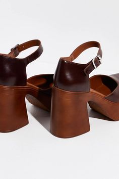 Free People Gwen Mary Janes - Chunky Leather Platforms – Endless Waves Mary Jane Shoes Platform, Heels Thick Heel, 70s Platform Shoes, Mary Jane Platform Shoes, 70s Inspired Fashion, Platform Mary Janes, Shoe Closet