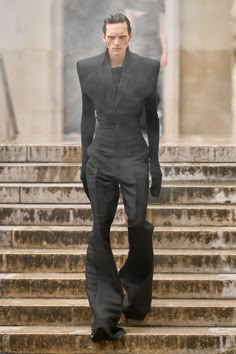 Lord Of Darkness, Rick Owens Menswear, Backyard Gardens, Slouchy Shirt, Menswear Fashion Show, Menswear Fashion, Leather Sleeve, Menswear Collection