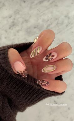 Bow Nails Simple, Cute Designs Nails, Fall Nails Simple Designs, Simple Funky Nails, Fun Neutral Nails, Traditional Nail Art, Future Nails, Nail Aesthetic, Hello Nails