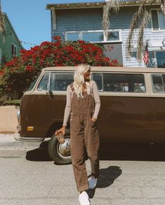 Hippie Style Winter, Outfit Inspo Summer Casual, Granola Outfits Summer, Granola Girl Outfits, Brown Overalls, Granola Outfits, Surfergirl Style, Granola Style, Looks Hippie