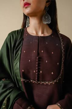 Neck Design For Suit, Zara Shahjahan, Embroidered Shawl, Simple Kurta Designs, Fancy Casual, Designer Kurti Patterns, Simple Kurti Designs, Neck Designs For Suits, Kurti Embroidery Design