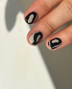 Black N White Short Nails, Alternative Short Nails, Tiny Nail Designs, Black And White Nails Short, Unique Short Nails, Nail Art Heart, Short Nail Design, Short Nail Ideas, Nails Korean