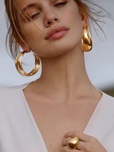 Fashion Fotografie, Cloth Jewelry, Inexpensive Jewelry, Jewelry Styling, Celebrity Jewelry, Jewelry Clothes, Photographie Portrait Inspiration, Jewelry Photoshoot, Outfit Jewelry