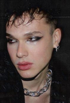 Edgy Makeup Grunge, Punk Makeup Men, Makeup Edgy, Androgynous Makeup, Type Of Makeup, Drag Make-up, Punk Makeup, Rave Makeup