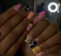 Short Airbrush Nail Designs, Nail Inspiration Black Women, Cool Nails Acrylic Art Designs, Short Duck Nails Design, Short Nail Designs Black Women, Simple Nail Sets, Nail Sets Acrylic, Short Nails Design Ideas 2024 Summer, Summer Nails Black Women