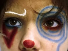 #aesthetic #art #maquiagemartistica #maquiagemcolorida #makeup #clown Silly Makeup Looks, How To Clown Makeup, Wacky Wednesday Makeup, Halloween Creative Makeup, Clown Ideas, Sfx Makeup Aesthetic, Clowns Art, Clown Make Up Aesthetic, Aesthetic Clown