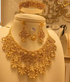 Dubai Gold Jewelry Necklaces Bridal, Pakistani Gold Jewelry, Stylish Gold Earrings, Engagement Ring Non Traditional, Necklace Women Gold, Women Gold Chain, Pakistani Bridal Jewelry, Pure Gold Jewellery