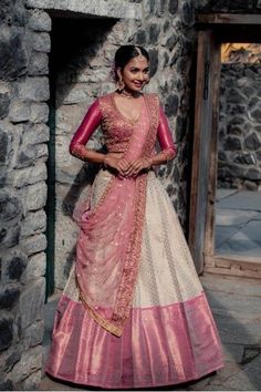 Lehanga Voni Draping Styles, Dhavani Designs For Wedding, Silk Lehenga Banarasi, Traditional Lehenga Designs, Lehenga Saree Design, Half Saree Lehenga, Indian Outfits Lehenga, Wedding Lehenga Designs, Bridal Lehenga Collection