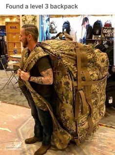 a man is carrying a large duffel bag on his back and the words in russian are