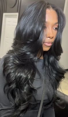 Middle Part Hairstyles Layers, Long Layers On Black Women Hair, Bust Down Middle Part Straight, Layered Black Wig, Loose Wave Curls Black Women, Hair Flips Out On Ends, Middle Part Hairstyles With Layers, Body Wave Layered Hair, Middle Part Buss Down Layers