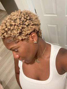 Blonde Twa, Black Girls Hairstyles Weave, Tapered Natural Hair Cut, Big Chop Natural Hair, Finger Waves Short Hair, Short Textured Hair, Dry Natural Hair