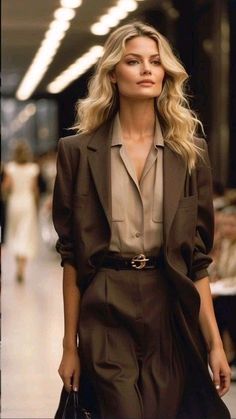 Brown Suit Outfit, Elegant Style Aesthetic, Brown Suit, Fancy Fashion, Suit Outfit, Classy Work Outfits, Style Aesthetic, Fashion 2024, Fashion Mistakes