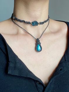 Macrame Stone Necklace Diy, How To Make A Necklace With A Stone, Labrodite Jewelry, Labradorite Jewelry Necklace, Macrame Stone Necklace, Macrame Headband, Macrame Choker, Beads Macrame, Recycled Necklaces