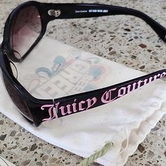 Juicy Couture Sunglasses, Black Pink Logo, Couture Sunglasses, Juicy Couture Accessories, Y2k Accessories, Trashy Y2k, Couture Accessories, Changing Room