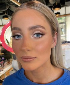 Make Up Looks For Blue Eyes Blondes, Worst Makeup Looks, Prom Makeup Inspo Green Eyes, Wing Eyeliner Makeup Look, Blue Eye Bride Makeup, Bridesmaids Makeup Blue Eyes, Natural Makeup Looks Prom, Gold Bridal Makeup For Blue Eyes, Bridesmaid Make Up Natural Blue Eyes