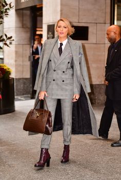 Of Course Blake Lively Pulled Off Four Outfit Changes in One Day Ralph Lauren Suits, Designer Outfit, Red Carpet Outfits, High Fashion Looks, Chique Outfits