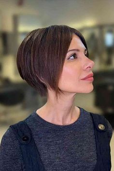 Choppy Thinned-Out Layered Bob for Thick Hair Grey Hair With Bangs, Wedge Haircut, Long Pixie Hairstyles, Fine Straight Hair, Layered Bobs