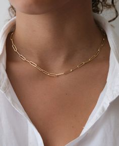 gold paperclip necklace Gold Paper Clip Necklace, Paper Clip Necklace, Simple Chain Necklace, Classy Jewelry, Gold Choker Necklace, Gold Paper, Jewelry Photography, Girly Jewelry, Dream Jewelry